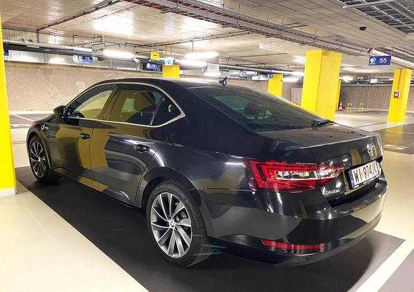 Skoda Superb cena 85000 przebieg: 190200, rok produkcji 2018 z Warszawa małe 46